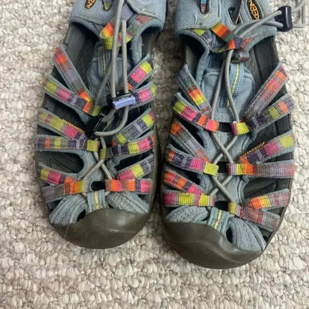Keen Women's size 5 hiking sandals  rainbow